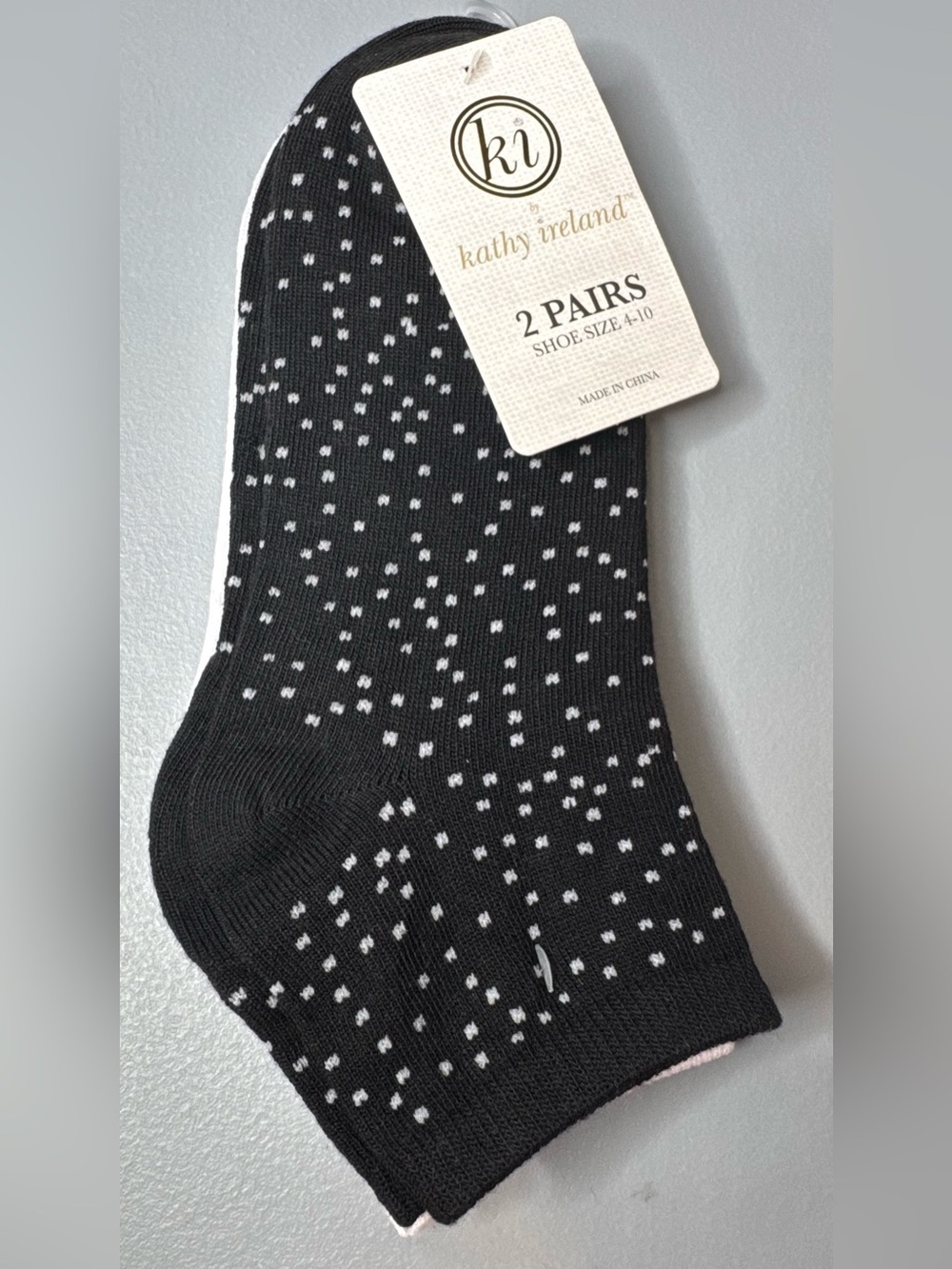 kathy ireland women’s Black No-Show Socks with White polka Dot Design - 2 Pairs